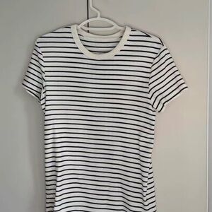Uniqlo Black and White Striped Short Sleeve Tee